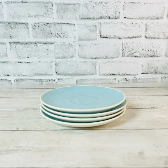 VINTAGE 1950's Harkerware Floral Plates and Solid Blue Plates, 4 Dinner/ 4 Salad - Picture 5 of 6